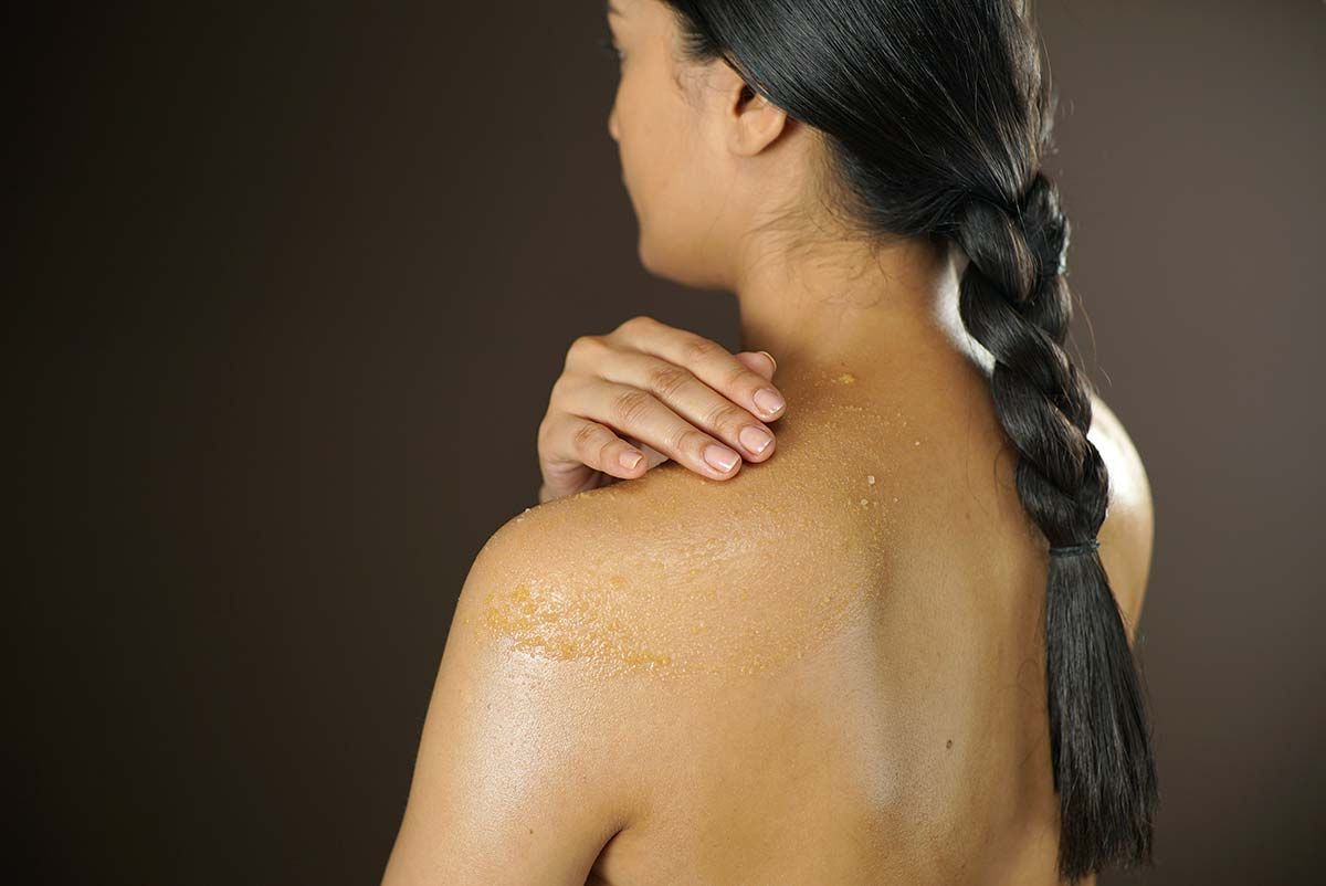 How to Use Body Polishers for Glowing Skin?